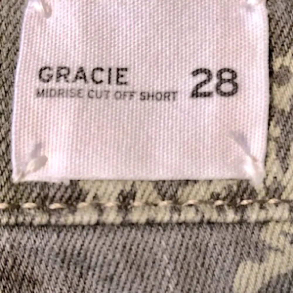 “NEW” Hudson Gracie Mid-Rise Cut-Off Utility Short - Picture 5 of 7